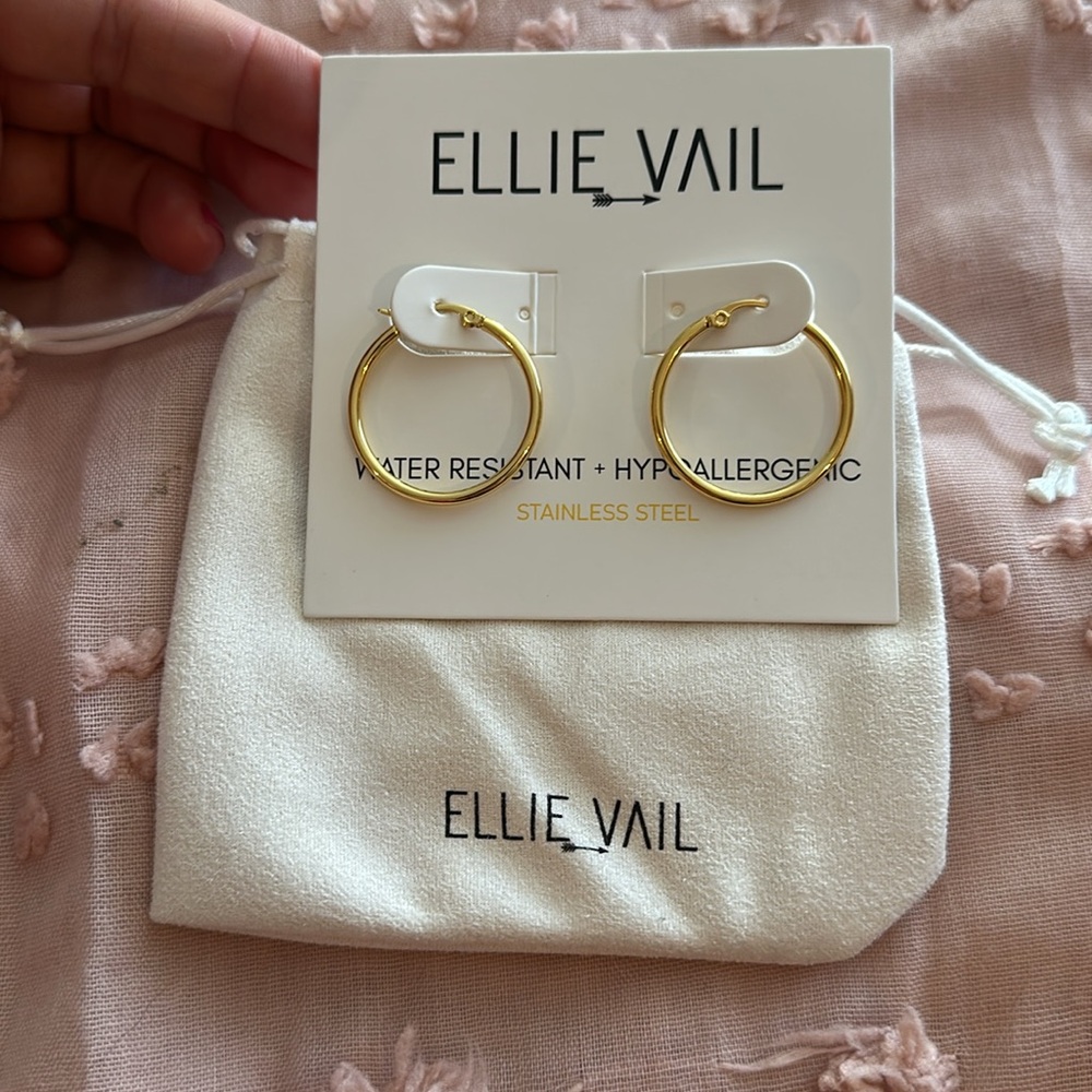✨ NWT Ellie Vail original waterproof medium gold hoop earrings in bag RSVP $62 - Picture 2 of 10